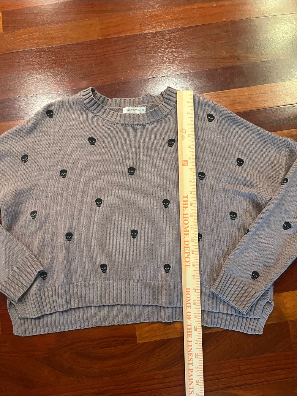 Sincerely Jules Lavender Gray Crewneck Sweater with Black Skull Motif Sz Small - Picture 4 of 6